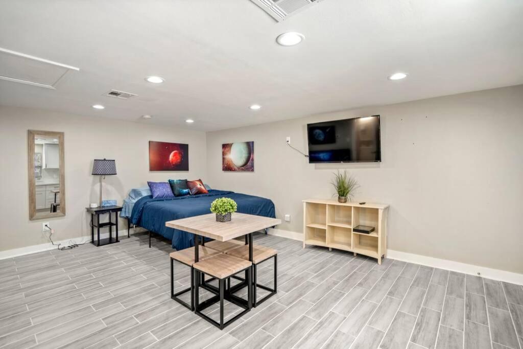 Cosmic Studio At North Downtown Villa Хюстън Екстериор снимка